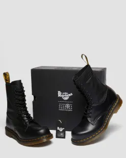 1490 / 1461 MM6 Leather Lace Up Boots in Black