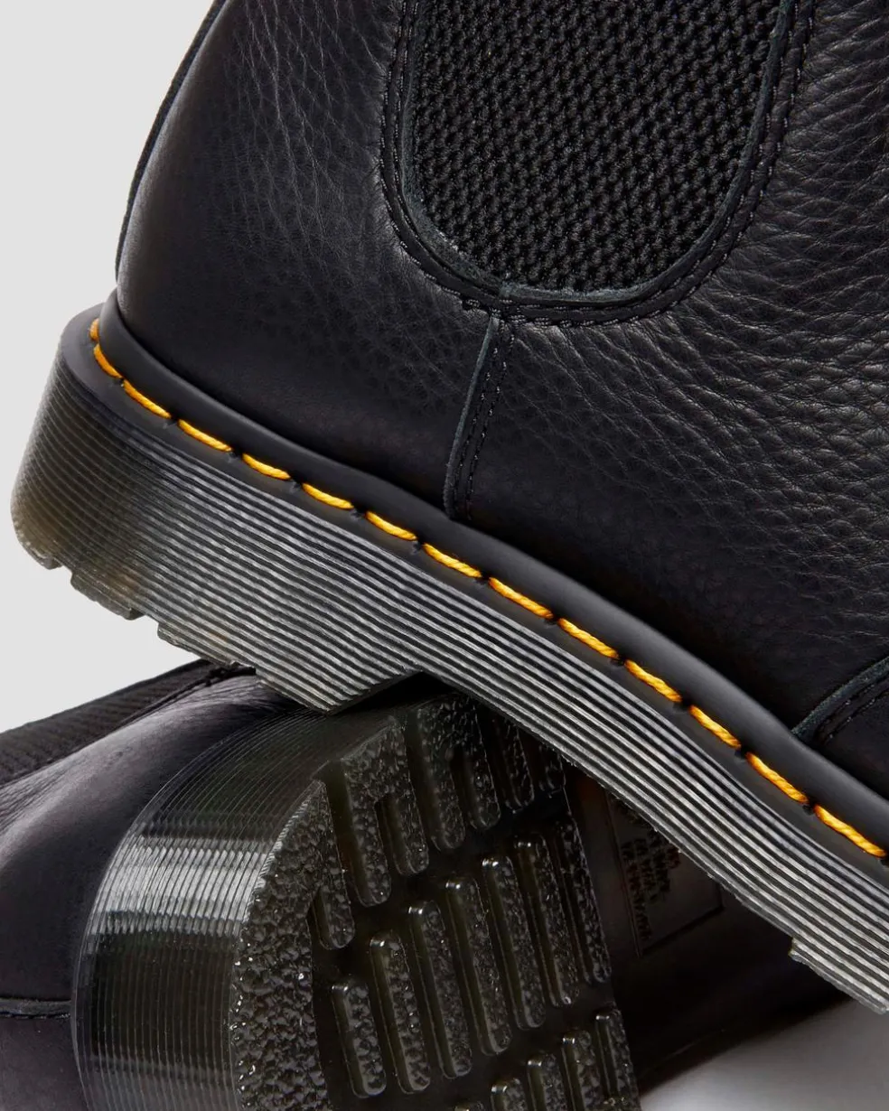 2976 Ambassador Leather Chelsea Boots in Black