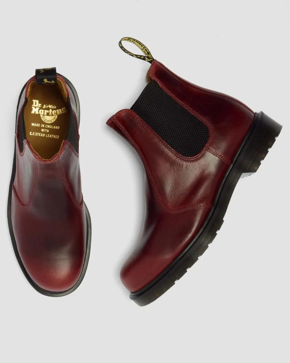 2976 Classic Calf Leather Chelsea Boots in Burgundy