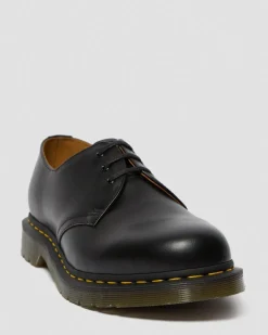 26 Inch Waxed Flat Shoe Laces (3 Eye) in Black