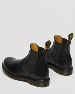 2976 Smooth Leather Chelsea Boots in Black