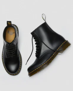 1460 Smooth Leather Lace Up Boots in Black