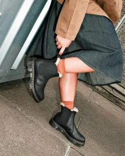 2976 Women's Faux Fur Lined Chelsea Boots in Black