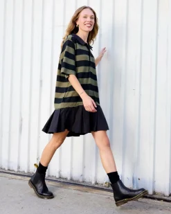 2976 Yellow Stitch Smooth Leather Chelsea Boots in Black